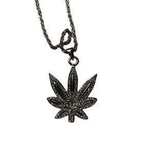 Faux diamond and green inlay plant necklace